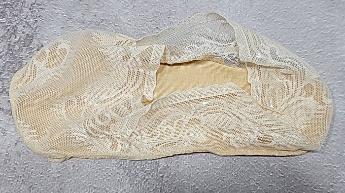 Шкарпетки-сліди "Золото" Y237-1 жіночі з гіпюровим верхом та бавовняною підошвою + у середині по колу із силіконовою смужкою, р. 36-40 -(бежеві /гіпюр) -уп -10 шт