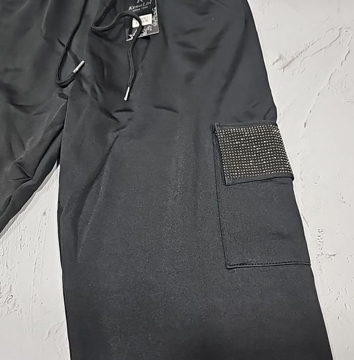 Прогулянкові штани "Kenalin" 9670-7 низ на широкому манжеті +з боків накладні кишені одна з яких у камінчиках, р. 2XL/3XL-(46-50) -(чорні)