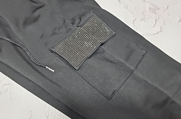 Прогулянкові штани "Kenalin" 9670-7 низ на широкому манжеті +з боків накладні кишені одна з яких у камінчиках, р. 2XL/3XL-(46-50) -(чорні)