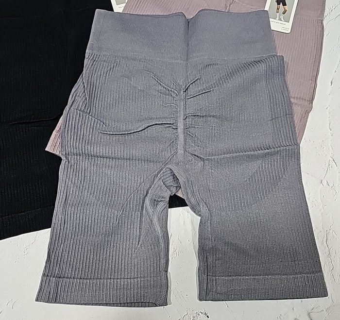 Треки /велосипедки "Kenalin" 0412 укорочені безшовні в рубчик з ефектом пуш-ап (Push-up), р. L/4XL-(44-50)