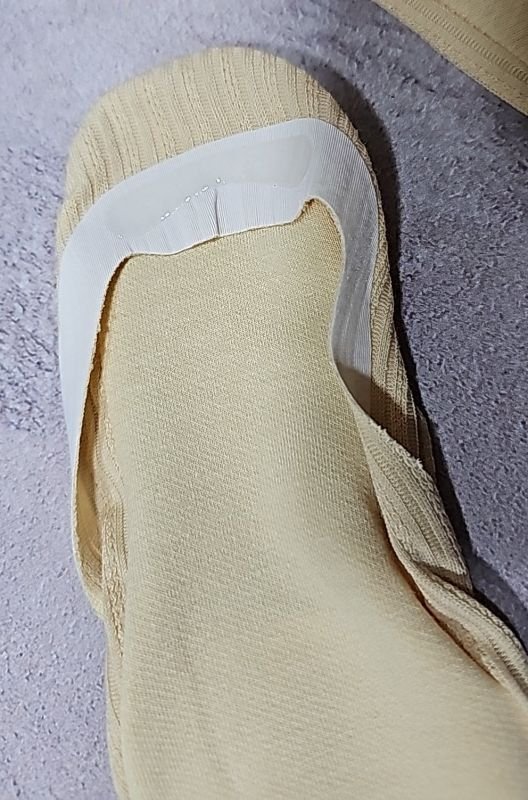 Шкарпетки-сліди "Золото" Y-222 нейлонові із силіконом на п'яті +всередині з підтримуючою стрічкою по колу + з бавовняною підошвою жіночі, р. 36-41 -асорті -(Сліди /однотонні в рельєфні однотонні смужки) -уп. 12 шт