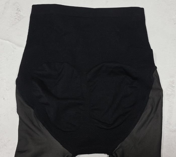 Колготки "Корона" KW-2024-2р-2 /48-54 "у серця" капронові з імітацією тонких, щільність 880 den на бежевій основі з ефектом голих ніжок /друга шкіра, зверху підтримуючі трусики-бікіні з ефектом push-up, на р-р: 46-52 -(чорні) -уп. 1 шт