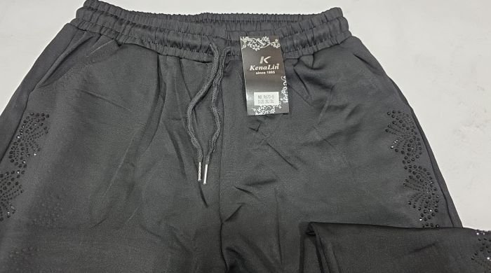 Лосини брючні "KENALIN" 9670-5 з прямим низом, верх на резинці +з боків у довжину візерунок з чорних камінчиків +спереду з боків кишені, р. 2XL/3XL-(46-50), 3XL/4XL-(48-52), 4XL/5XL-(50-54), 5XL/6XL-(52-56) -(чорні) -уп. 1 шт