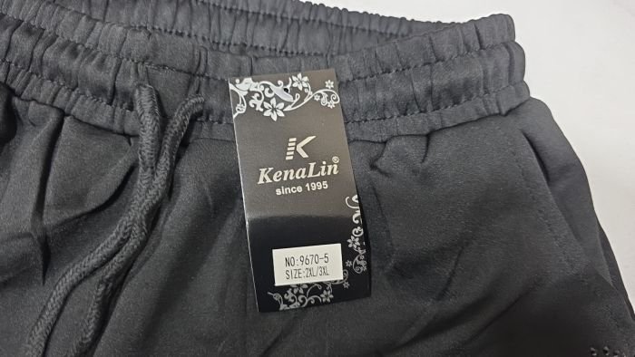 Лосини брючні "KENALIN" 9670-5 з прямим низом, верх на резинці +з боків у довжину візерунок з чорних камінчиків +спереду з боків кишені, р. 2XL/3XL-(46-50), 3XL/4XL-(48-52), 4XL/5XL-(50-54), 5XL/6XL-(52-56) -(чорні) -уп. 1 шт