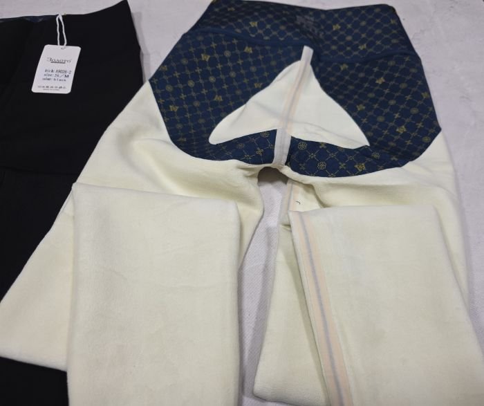 Лосини "Золото" А-9026-2-Г гладкі на збитому плюшевому флісі з коригуючою мембраною та тейпами +з широким поясом утяжкою +з підтяжкою живота та сідниць, р. XXS/XS-(42-46), S/M-(44-48), L/XL-(46-50), 2XL3XL-(48-52) -(чорні)