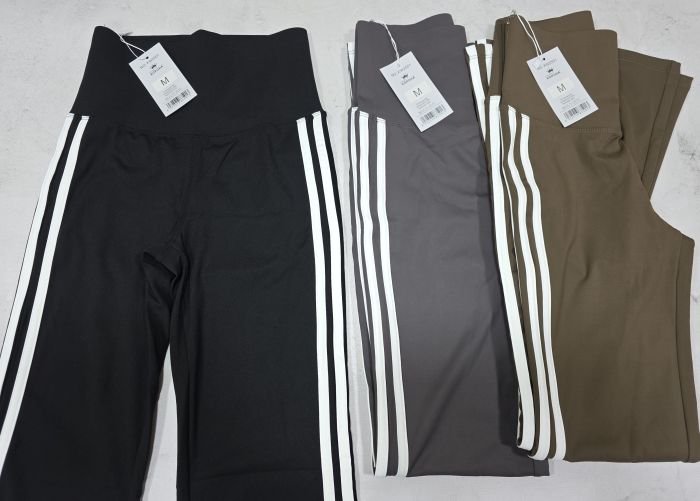 Лосини "Корона" KW-2501 кльош з еластичної гладкої тканини дайвінг +з лампасами з боків +з широким поясом +позаду з тейпами, р. М-(42-46), L-(44-48), XL-(46-50), 2XL-(48-52) -уп. 1 шт