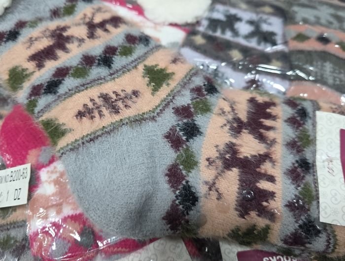 Шкарпетки-валянки "Корона" В-200-63 термо домашні на товстому хутрі +вовна з додаванням пухнастої нитки з норки +з гальмами на підошві жіночі, р. 36-41 -асорті -(Орнамент з оленів та ялинок) -уп 12 шт