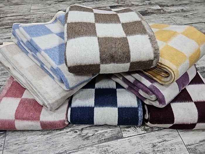 Ковдра натуральна "Шермі" 15-20 полуторна вовняна, р. +/-150*210 -(Великі клітини -мікс забарвлень без вібору кольору!)